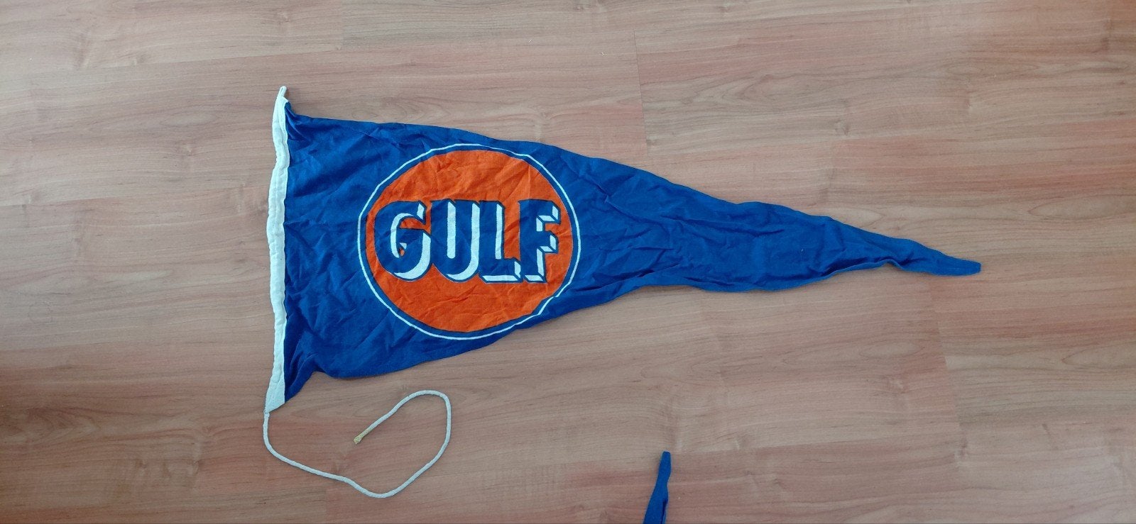 Vintage: Gulf wimpel 40x90 cm, Verzamelen, Merken en Reclamevoorwerpen, Ophalen of Verzenden, Gebruikt, Gebruiksvoorwerp
