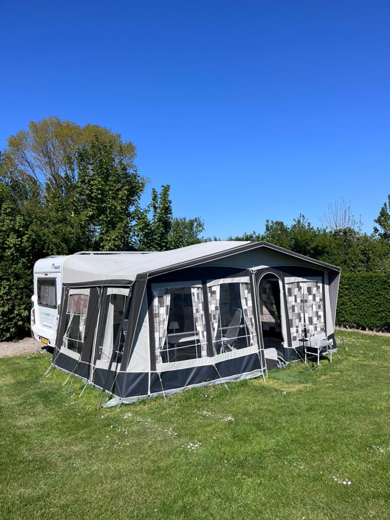 Ruime Knaus caravan Sport 450 FU, Caravans en Kamperen, Caravans, Rondzit, Particulier, Knaus, Schokbreker