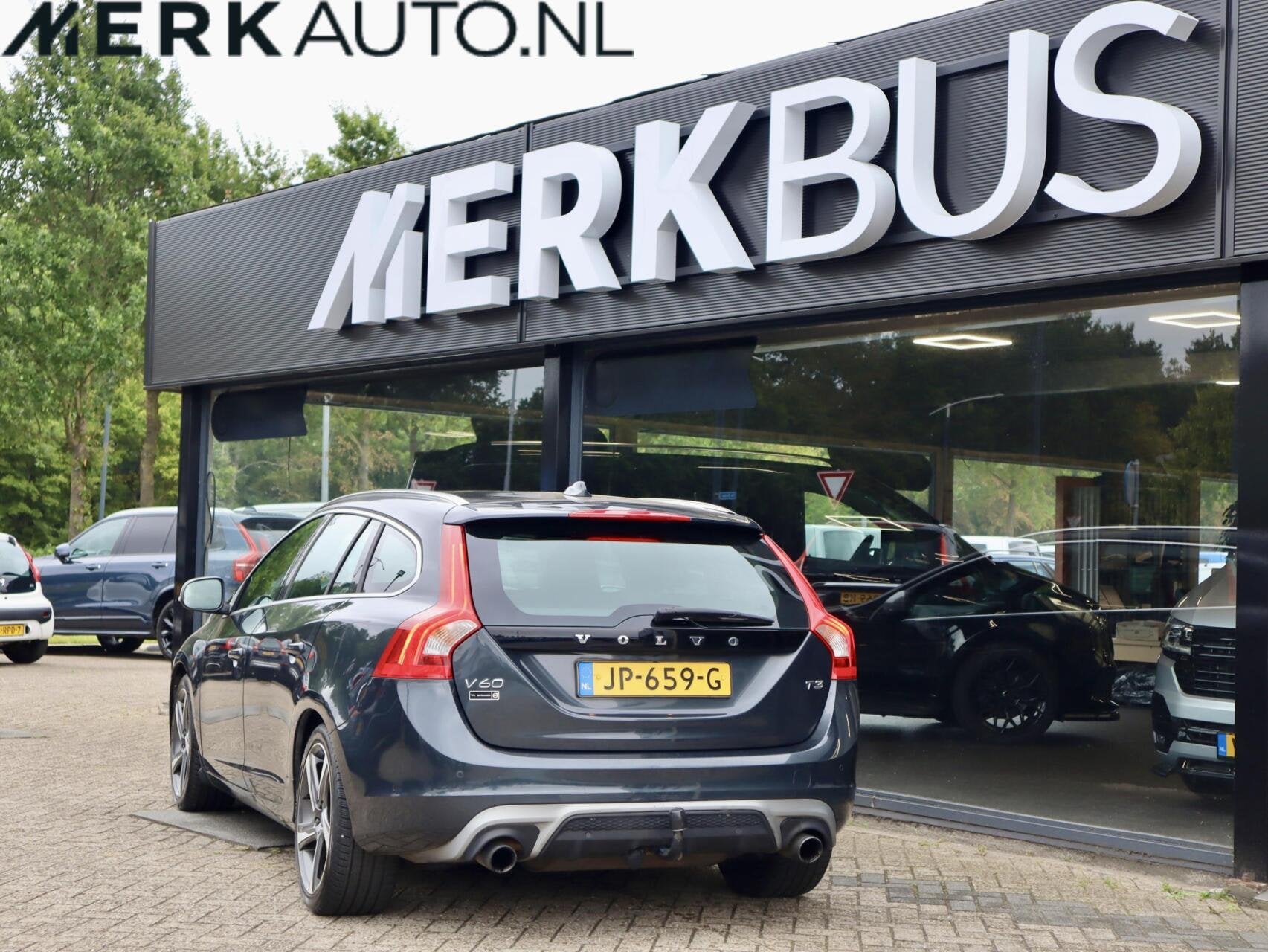 Volvo V60 2.0 T3 R-Design, Auto's, Volvo, Gebruikt, 1969 cc, Origineel Nederlands, Handgeschakeld