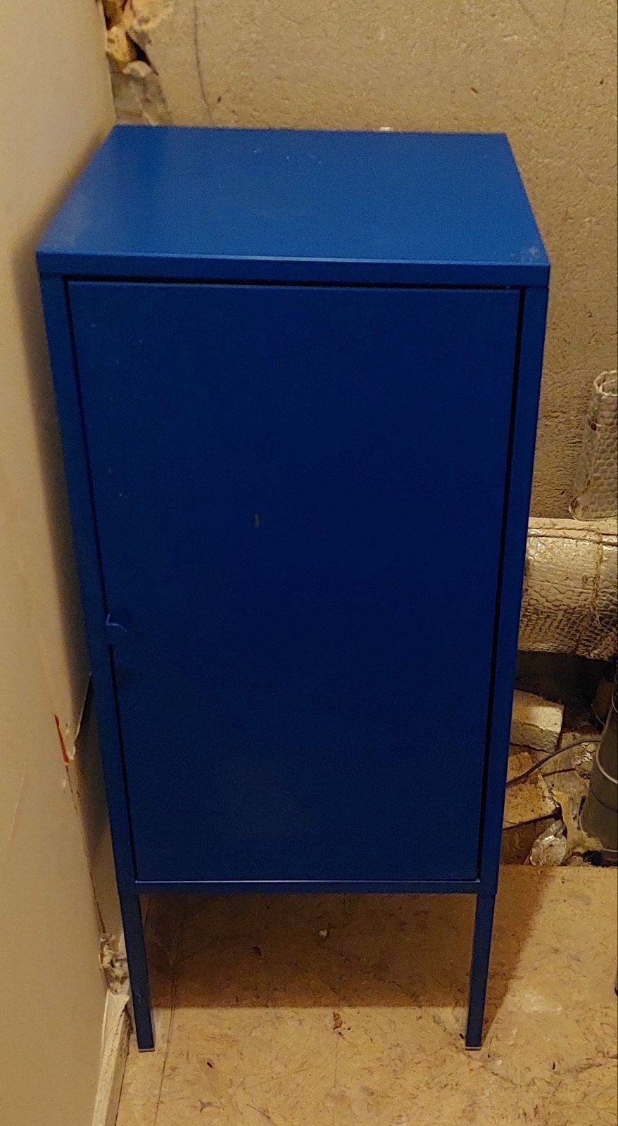 Blauwe metalen kast met 2 planken 4x, Ophalen, Gebruikt, Industrieel, Modern