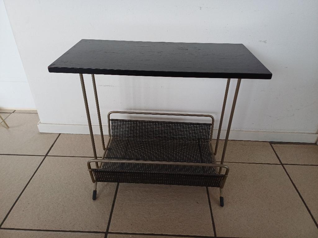vintage Pilastro lectuurtafeltje uit de jaren 60, Huis en Inrichting, Woonaccessoires | Krantenbakken en Lectuurbakken, Ophalen