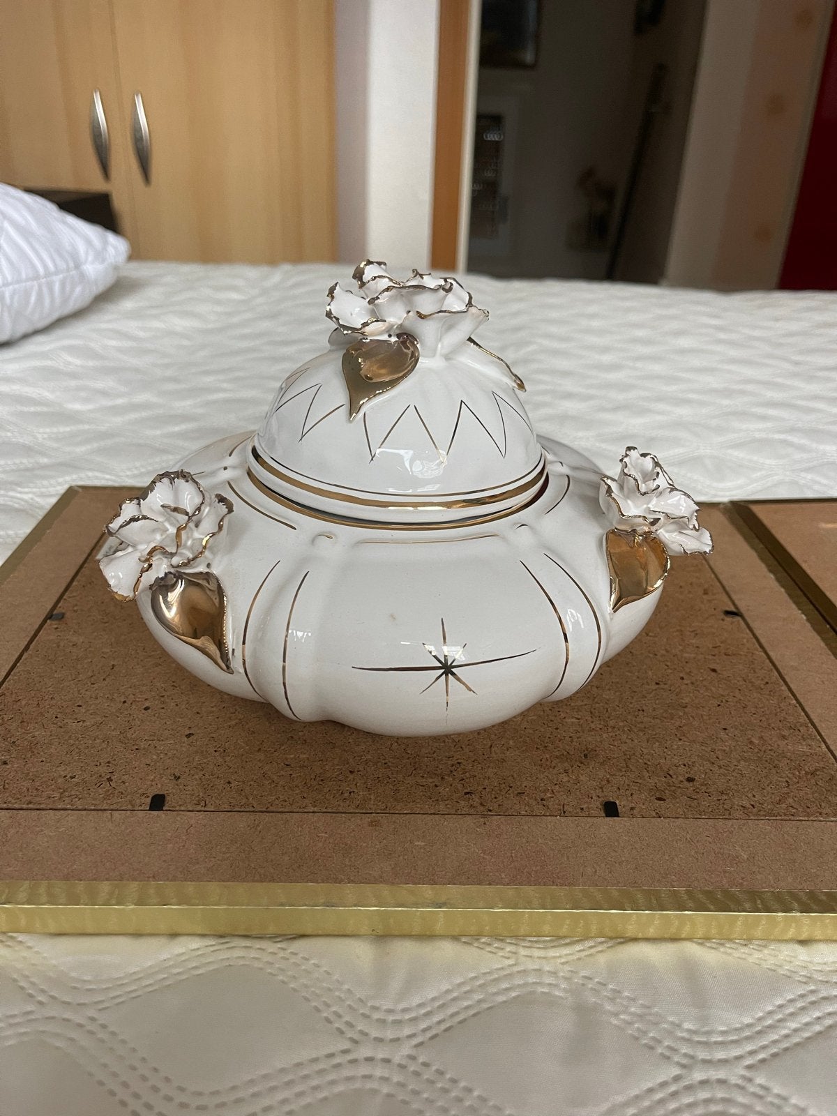 Decoratieve Porseleinen Pot met Gouden Details, Ophalen of Verzenden