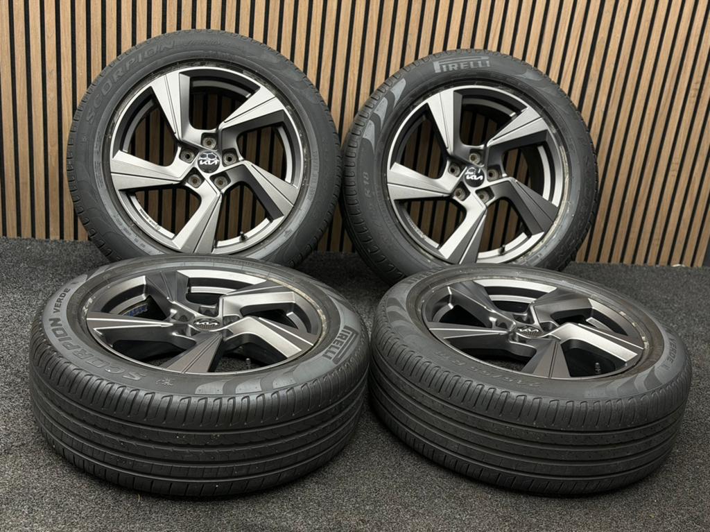 Originele 18 inch Kia Sportage NQ5 5x114.3 ET51 TPMS Pirelli, Auto-onderdelen, Banden en Velgen, Ophalen, 18 inch, ., Banden en Velgen