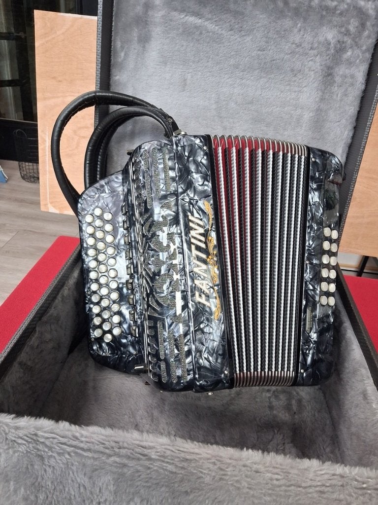 Prachtige Fantini (GCF) trekharmonica 3 rijer 4 korig, Muziek en Instrumenten, Overige formaten, Met koffer, Zo goed als nieuw