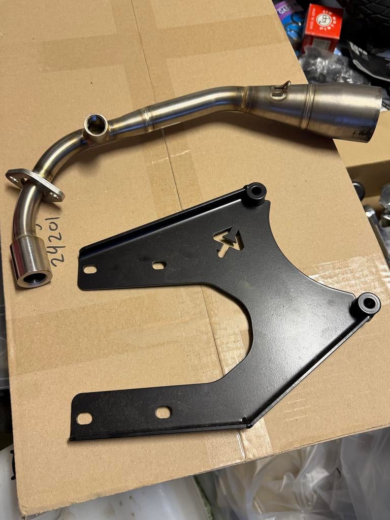 Akrapovic bocht met plaat voor 125cc scooter/sprint, Ophalen of Verzenden, Nieuw