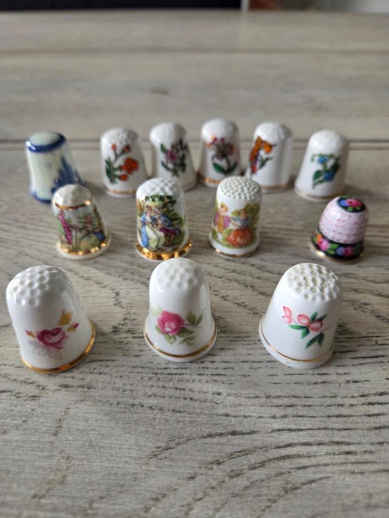 Aynsley Engelse fijne bone china vingerhoedjes, Antiek en Kunst, Ophalen of Verzenden