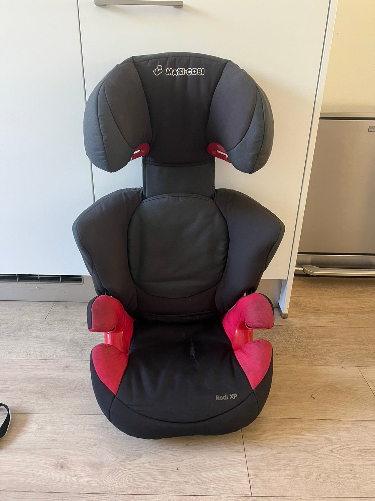 Maxi cosi stoelverhoger inclusief beschermhoes achterbank, Ophalen, 15 t/m 36 kg, Maxi-Cosi, Gebruikt