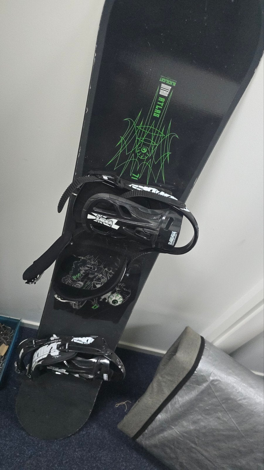 Atlas Blacklight Snowboard 168 met Bindingen, Sport en Fitness, Snowboarden, Ophalen of Verzenden, Gebruikt, Board