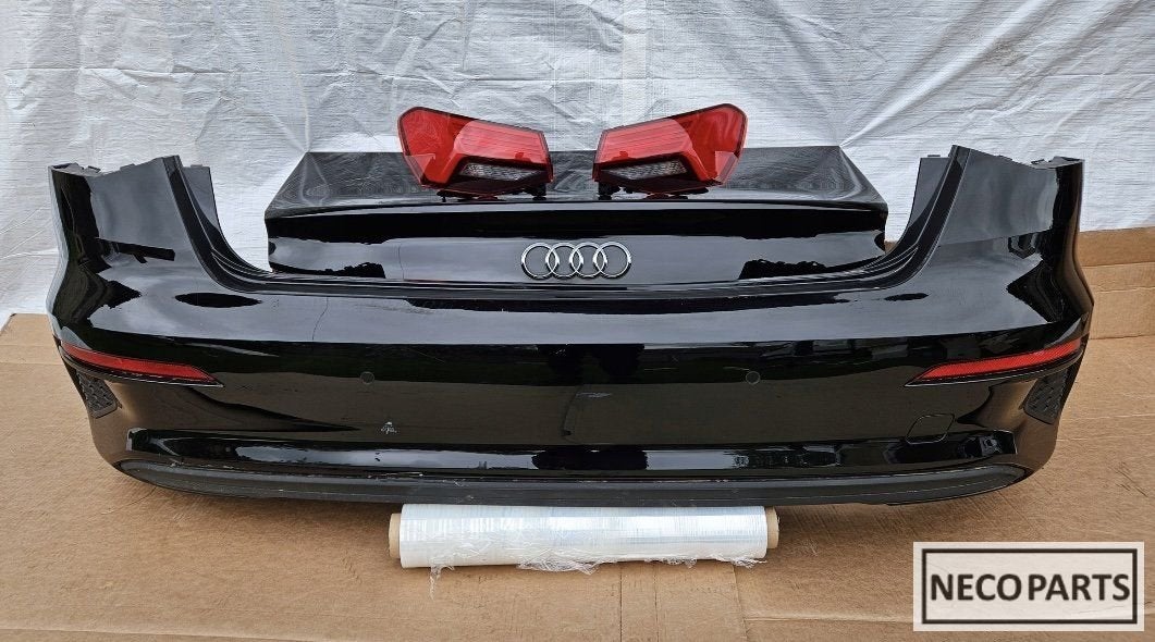 AUDI A3 8Y SEDAN ACHTERBUMPER ACHTERKLEP KLEUR LY9B, Gebruikt, -, -, Bumper