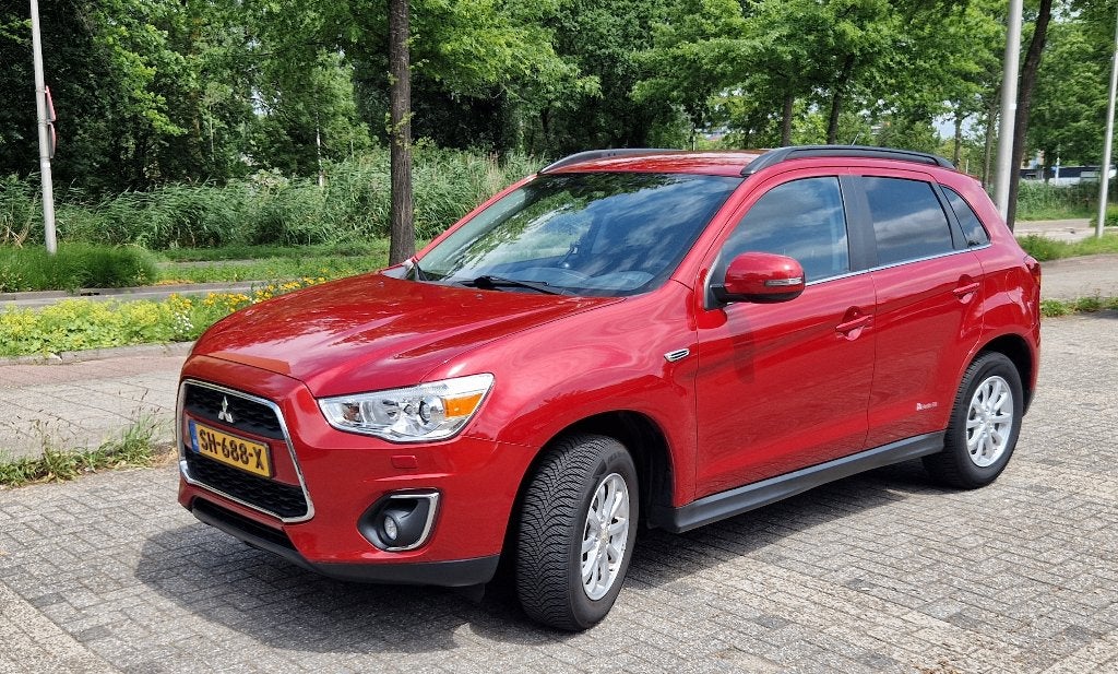 Mitsubishi ASX 1.6 86KW 2015 Rood, Voorwielaandrijving, Euro 5, Stof, Zwart