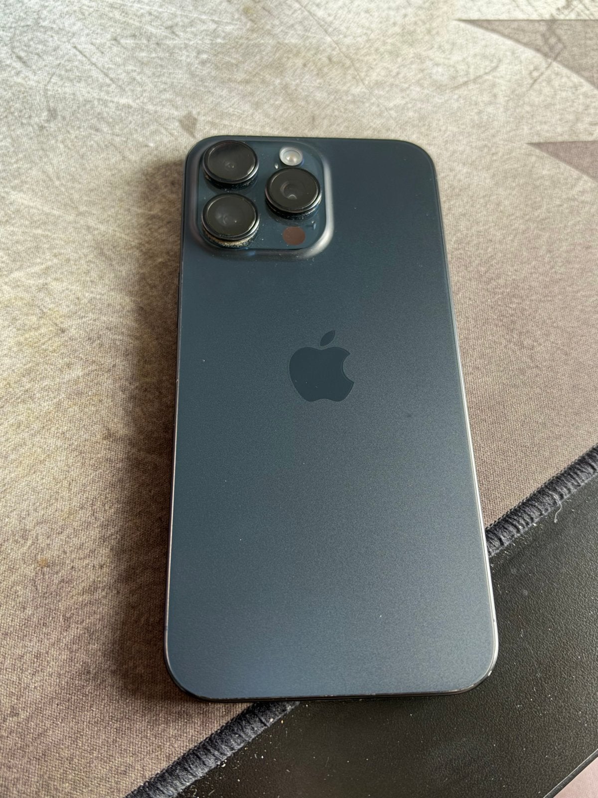 iPhone 15 Pro Max 256GB - Zo goed als nieuw + hoesje