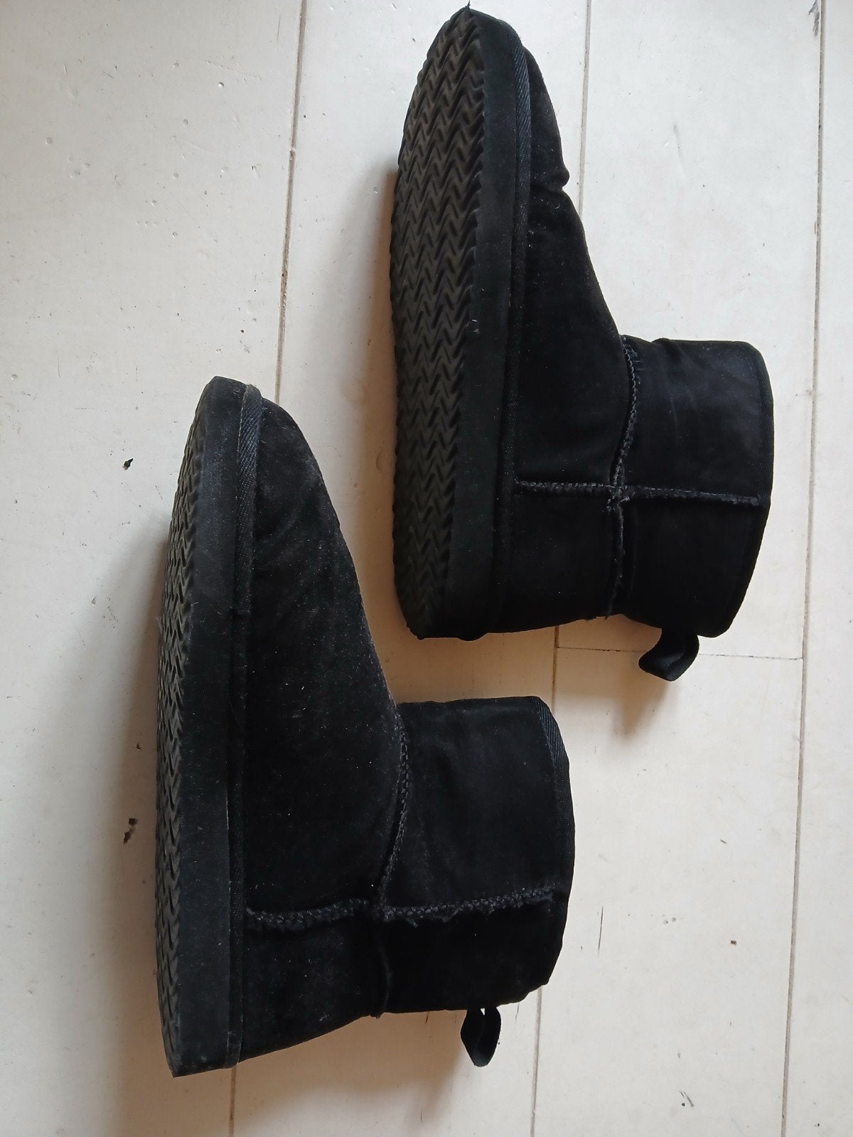 Zwarte Ugg-achtige laarzen - Maat 42, Ophalen of Verzenden, Gedragen, Zwart, Lage of Enkellaarzen