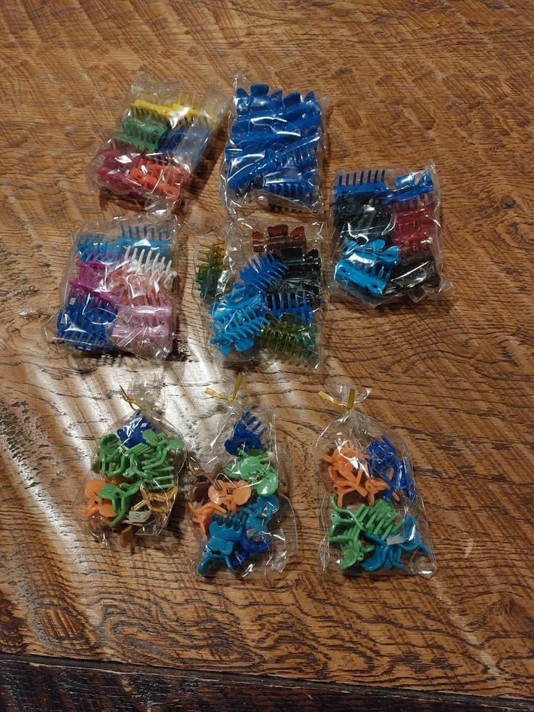 8 zakjes met 10 gekleurde mini haarklemmen - Totaal 80 stuks, Ophalen of Verzenden, Nieuw, Haarspeld
