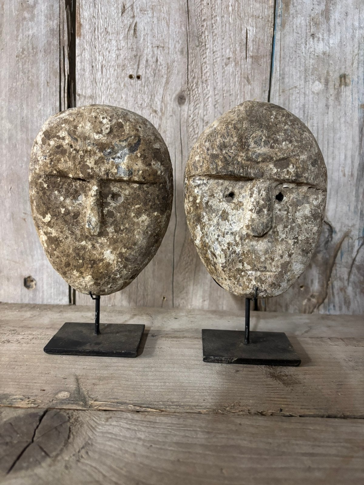 Houten maskertjes op statief, Hout, Meerkleurig, ., Nieuw