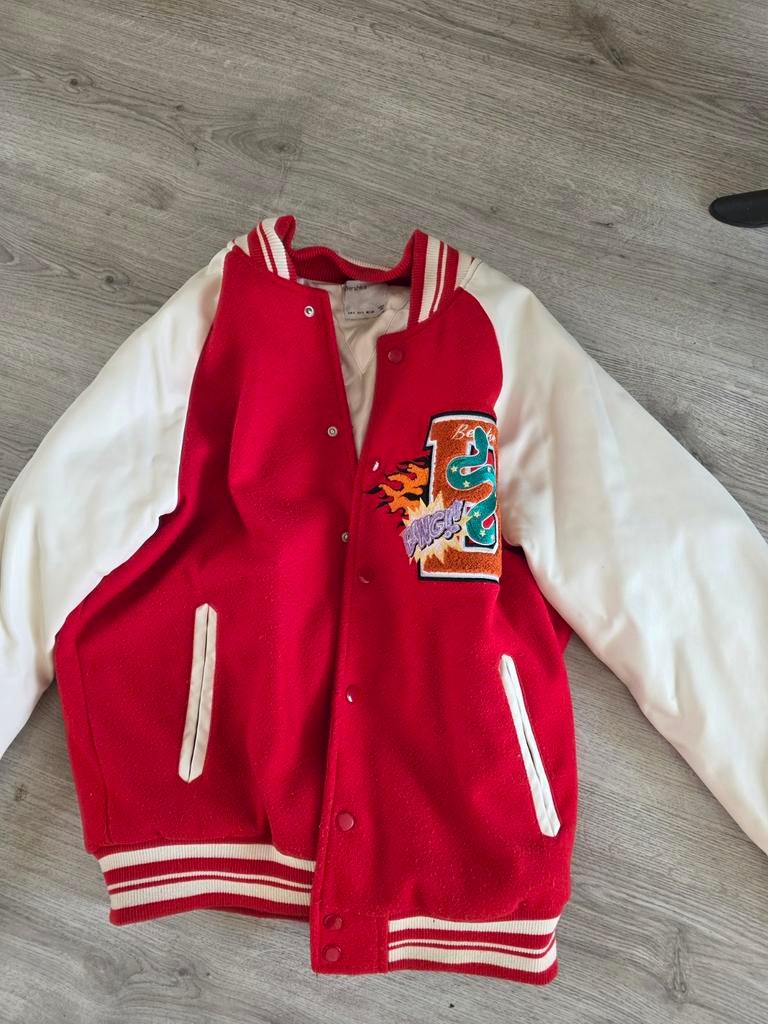 Stoer Bershka varsity jasje maat S - rood/wit, Kleding | Dames, Jassen | Zomer, Maat 36 (S), Gedragen, Rood, Bershka