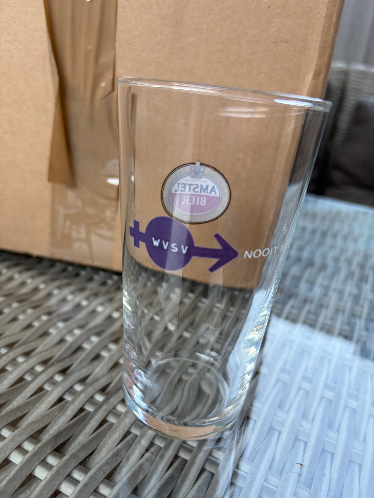 Amstel bier dubbeldruk glas WVSV NOOIT MEER DOEN, Verzamelen, Glas en Borrelglaasjes, Ophalen of Verzenden, Zo goed als nieuw