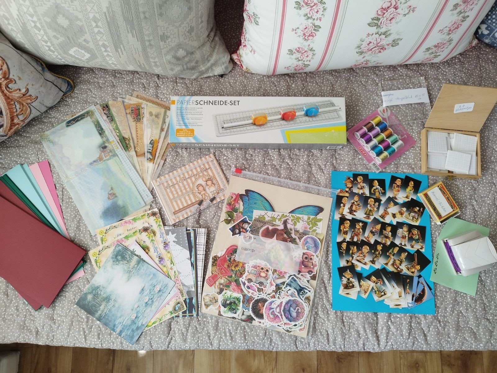 Hobbypakket kaarten maken, Hummel plaatjes, pergament etc, Ophalen of Verzenden, Gebruikt, Overige thema's, Overige typen
