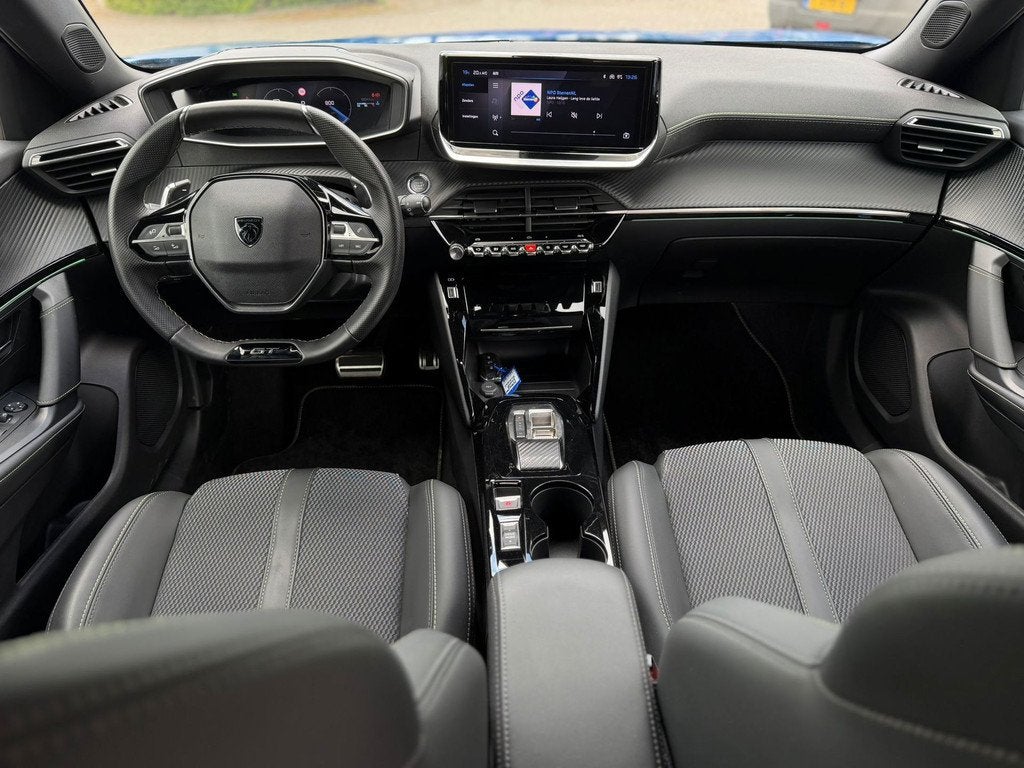 Peugeot 2008 1.2 PureTech 130 GT, facelift, achteruitrijcame, Gebruikt, Euro 6, 1199 cc, Blauw
