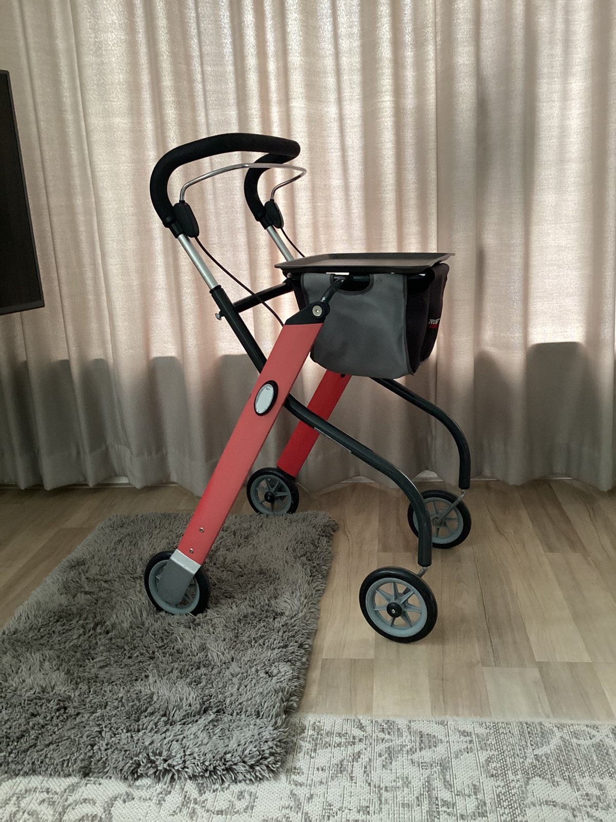 Trust binnenrollator, Ophalen, Lichtgewicht