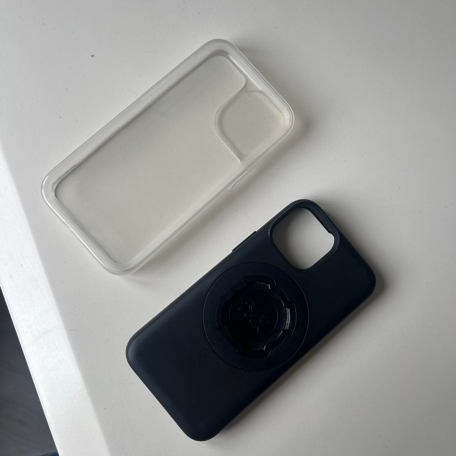 IPhone 13 mini Quad Lock cover + poncho, Telecommunicatie, Quad Lock, Hoesje of Tasje, Zo goed als nieuw, Schokbestendig
