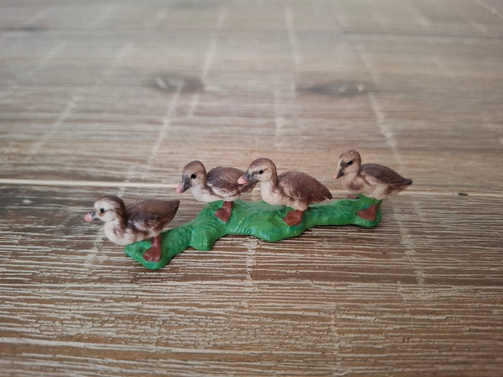 Schleich 13655 vier eenden kuikens op een rij, Verzamelen, Speelgoed, Ophalen of Verzenden, Zo goed als nieuw