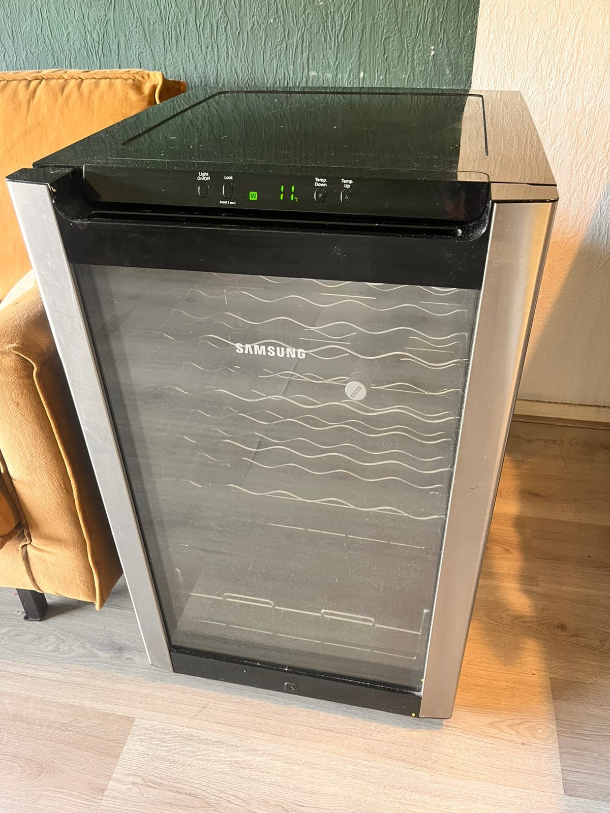 Wine fridge - Wijn koelkast, Zonder vriesvak, 75 tot 100 liter, Zo goed als nieuw, 45 tot 60 cm