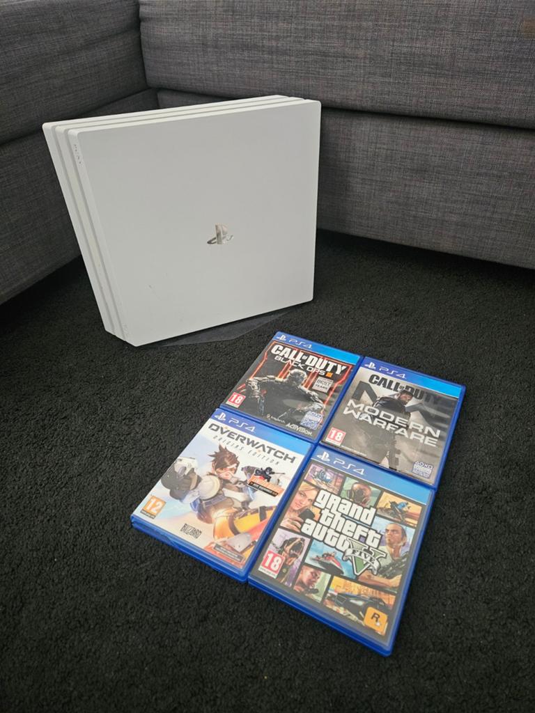 PlayStation 4 Pro met custom controller - uitstekende staat!, Spelcomputers en Games, Spelcomputers | Sony PlayStation 4, Ophalen