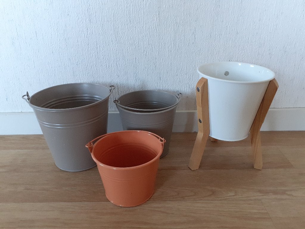 Bloempotten / emmertjes, Rond, Ophalen of Verzenden, Zo goed als nieuw, Metaal