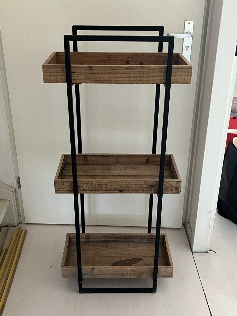 Zwart metalen rek met 3 houten opberg bakken, Huis en Inrichting, Woonaccessoires | Overige, Ophalen, Gebruikt, Zwart, Metaal