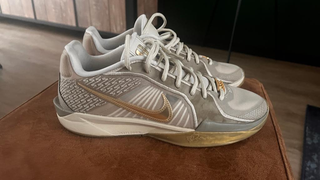 Nike sneakers Sabrina 2 'Stronger Than Gold' - Maat 42, Ophalen of Verzenden, Zo goed als nieuw, Overige kleuren