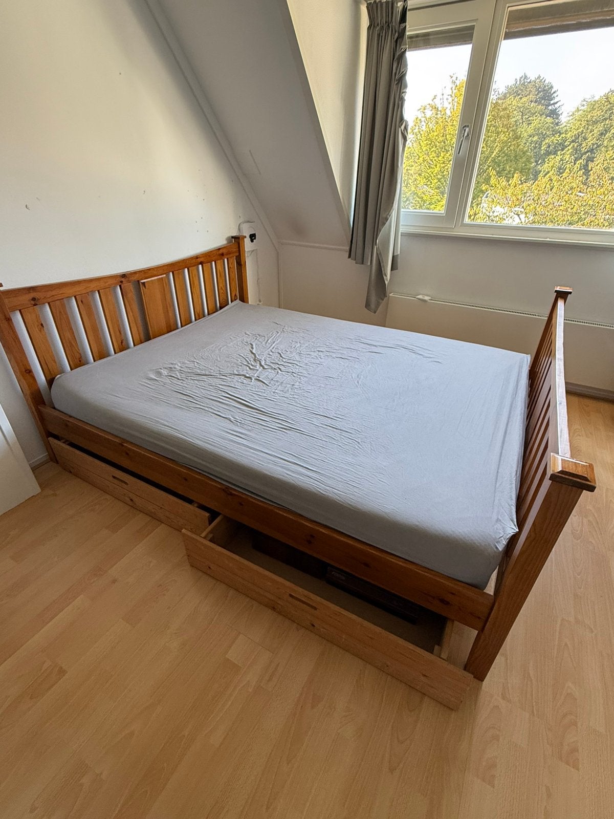 Houten bed gratis, Gebruikt, Tweepersoons, Ophalen of Verzenden, 200 cm