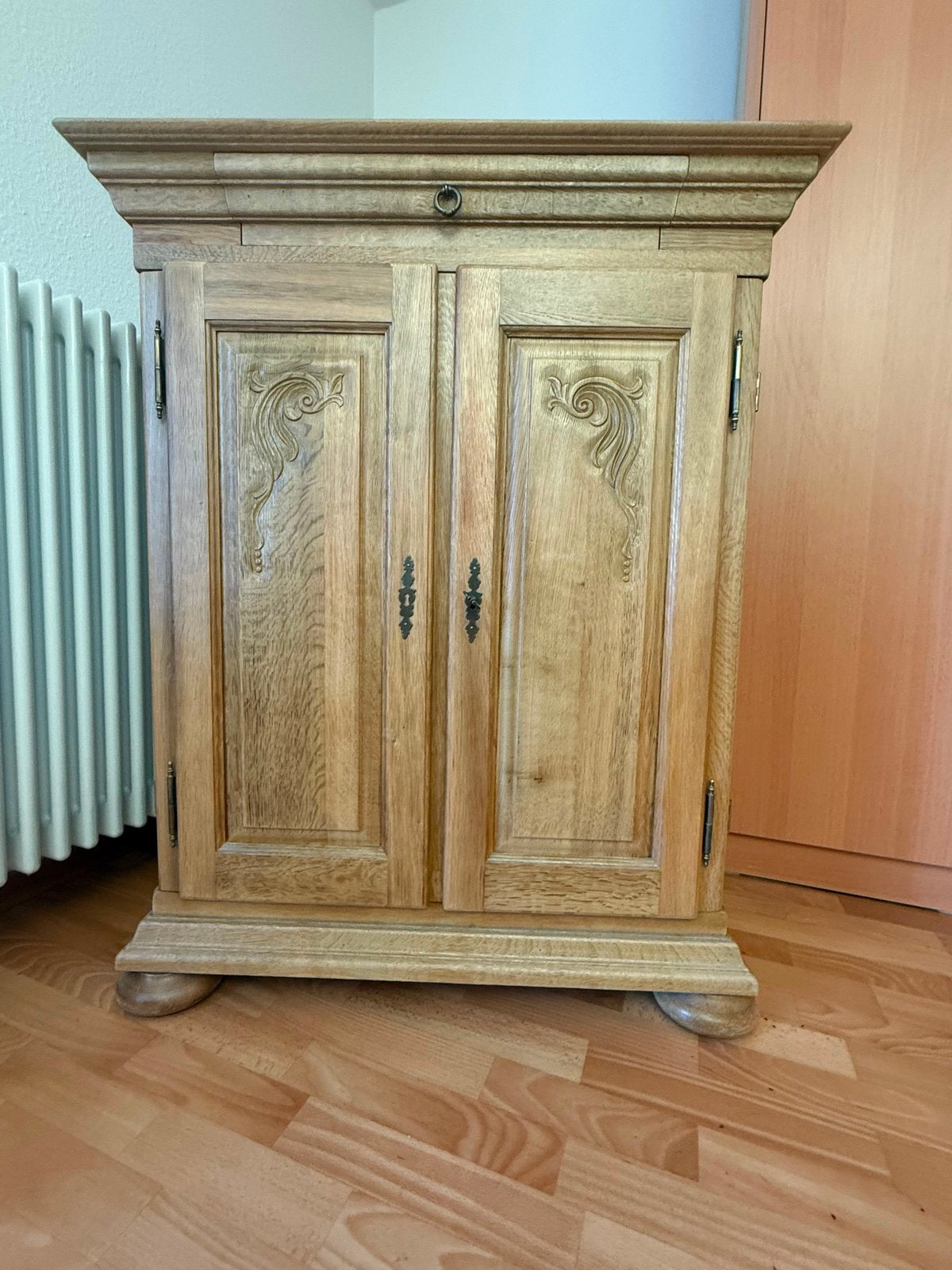 Eiken kast wandkast, Ophalen