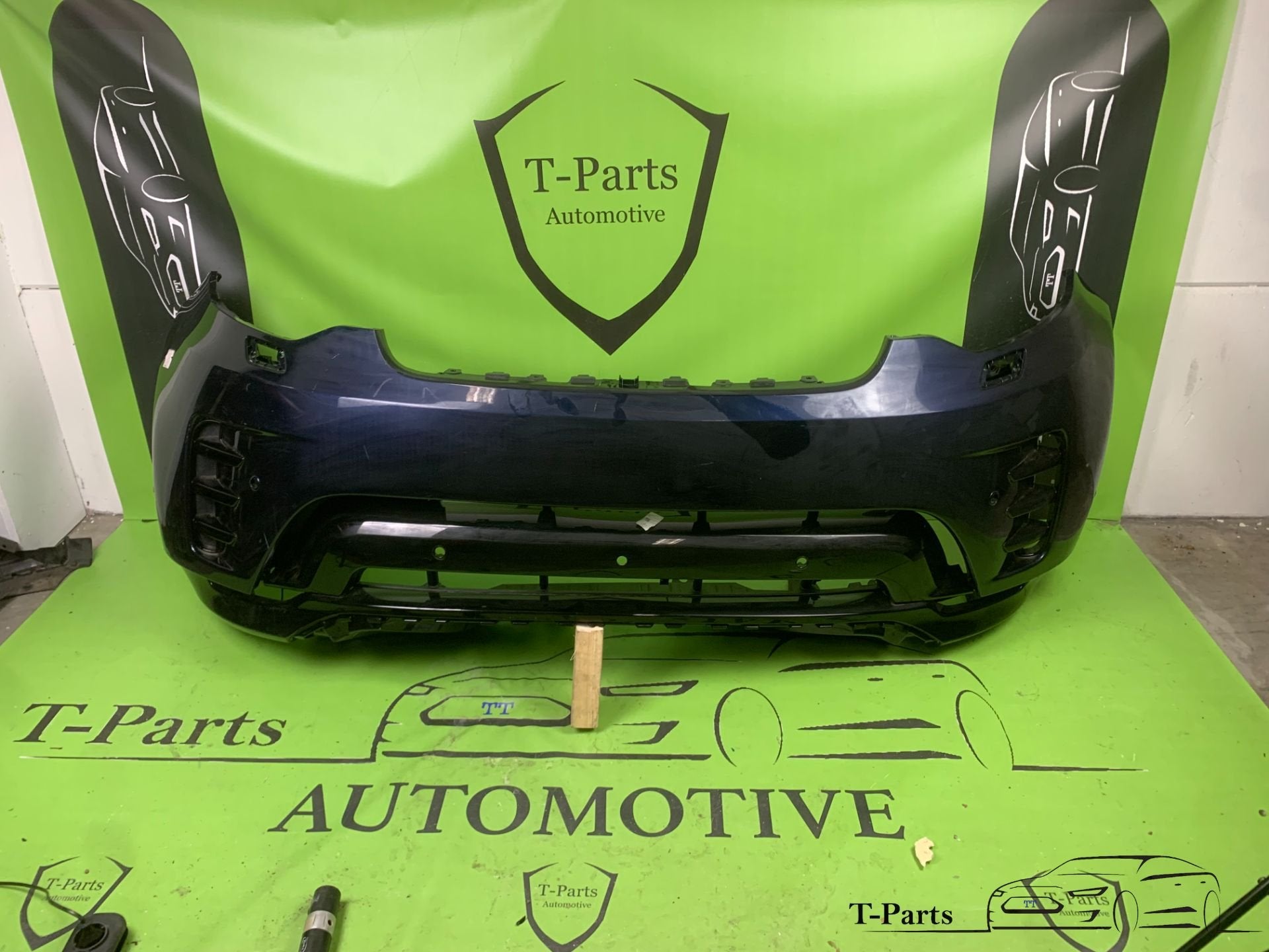 land rover discovery dynamic voorbumper bumper, Auto-onderdelen, Info@fabrikant.eu, Ophalen of Verzenden, Bumper, Fabrikantstraat 1
1000 AA  Amsterdam