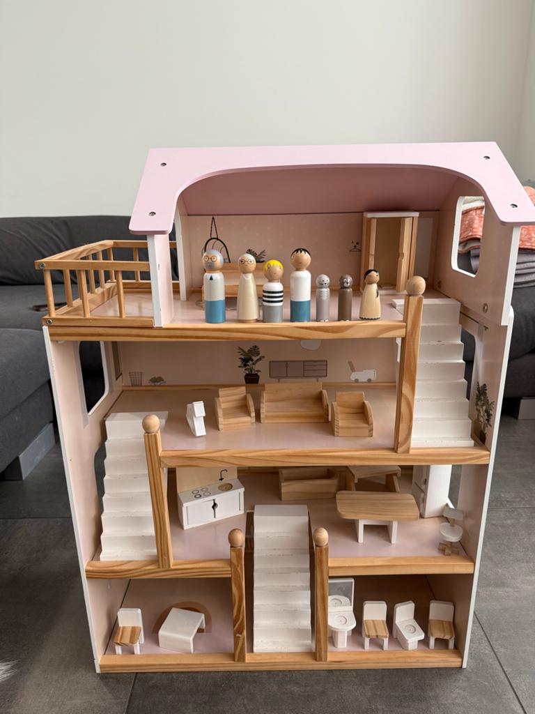 Petite Amelie Houten Poppenhuis - Roze, Ophalen, Zo goed als nieuw, Poppenhuis