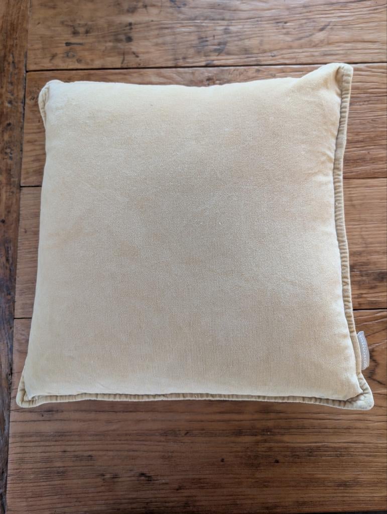 Velours licht geel kussen van Goround interior, Ophalen of Verzenden, Zo goed als nieuw, Geel, Vierkant