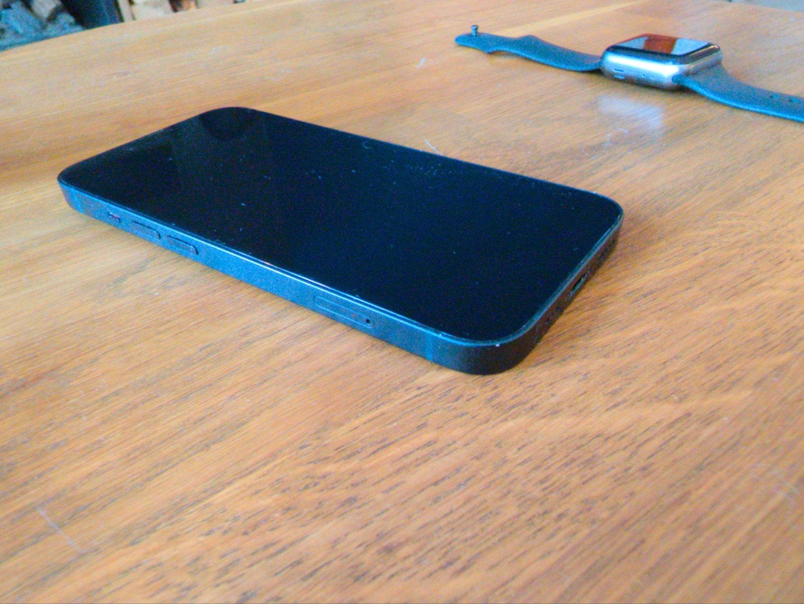 Foto 5 van iPhone 13 128GB Blauw met Apple Watch Series 3