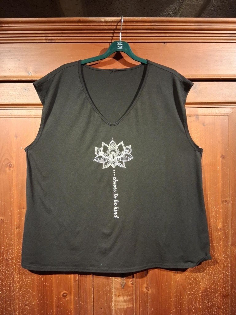 mooi zwart shirt met lotus bloem 48-50, Verzenden, Nieuw, Zwart, Shirt of Top