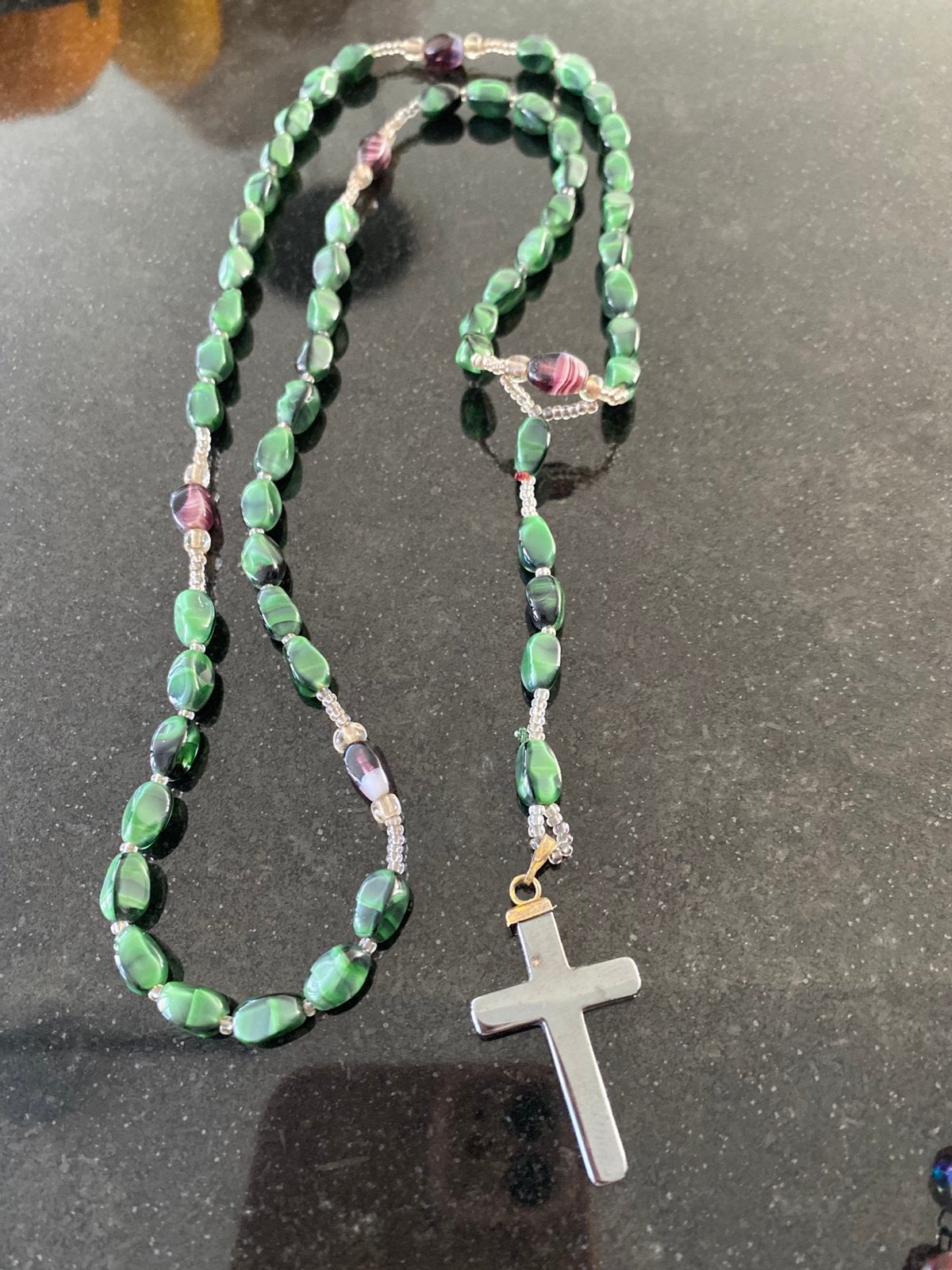 Vintage rozenkrans edelsteen ketting met hematiet kruis, Sieraden, Tassen en Uiterlijk, Kettingen, Ophalen of Verzenden, Zo goed als nieuw