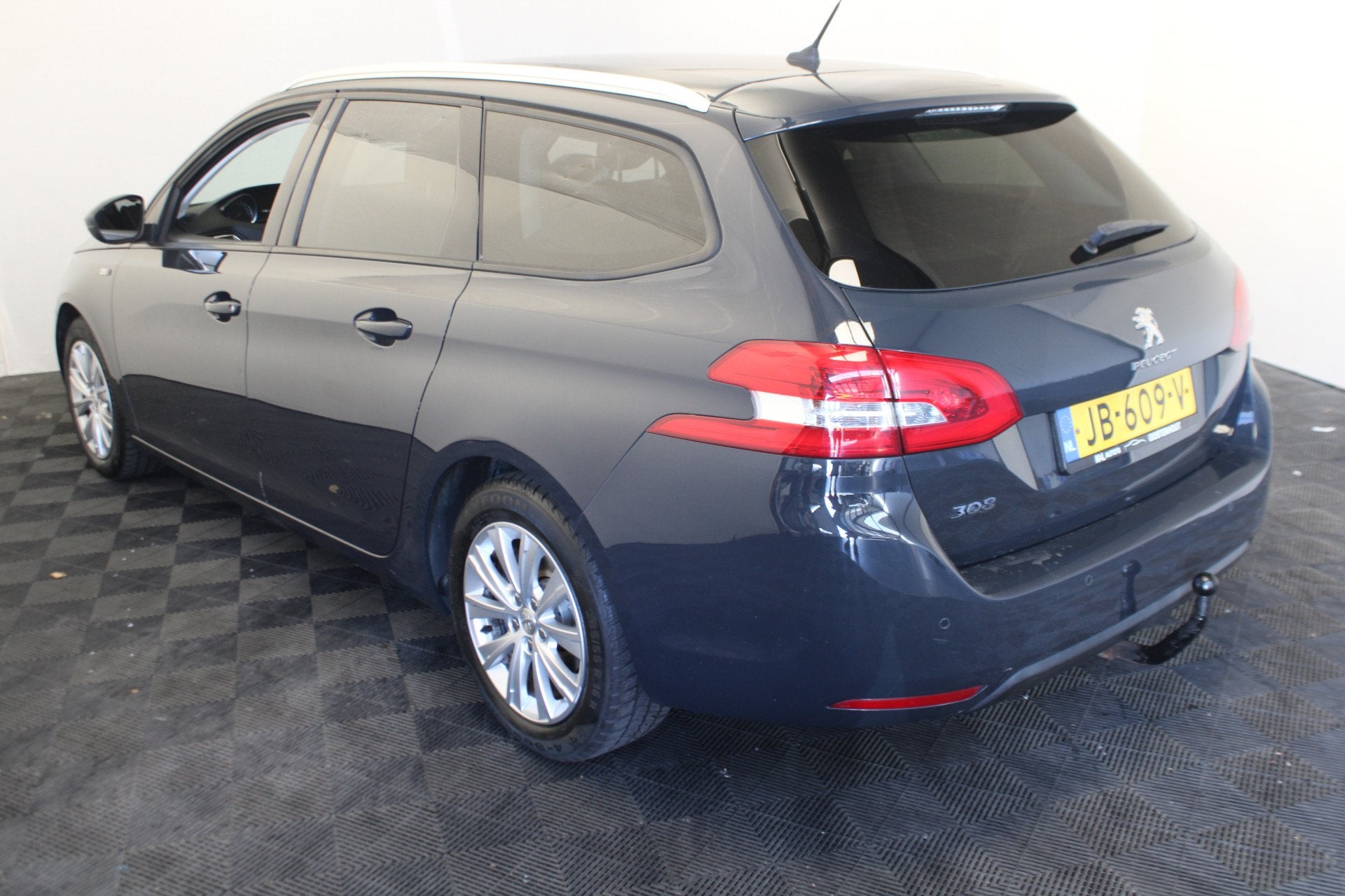 Peugeot 308 SW 1.2 PureTech Style (bj 2016, automaat), Auto's, Stof, 1199 cc, 635 kg, Origineel Nederlands