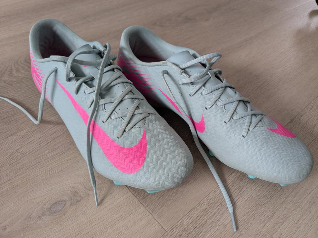 Nike Mercurial Voetbalschoenen maat 44- Lichtblauw/Roze, Ophalen of Verzenden, Zo goed als nieuw, Schoenen