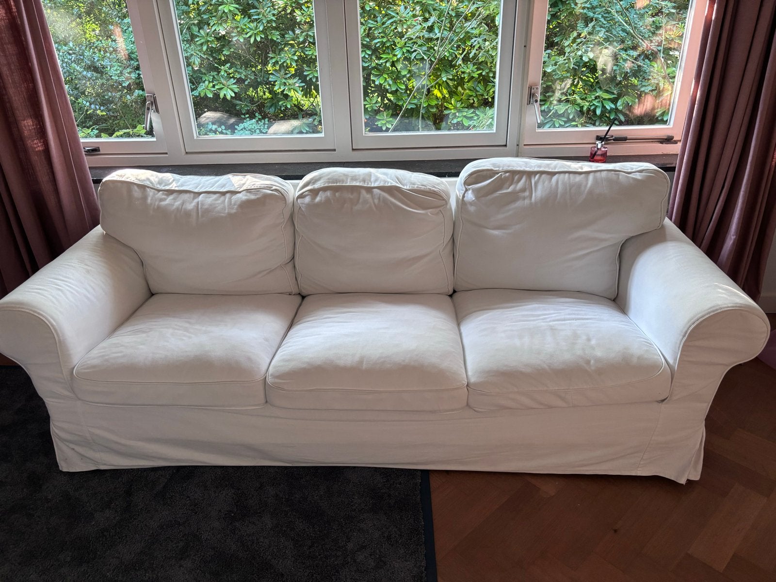 Comfortabele witte driepersoonsbank 2x, Ophalen, Gebruikt, Driepersoons, 75 tot 100 cm