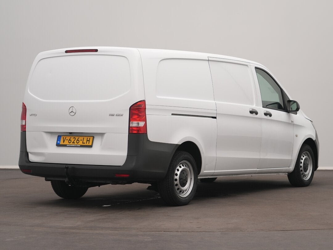 Mercedes Vito 116 Gesloten bestelwagen Trekhaak L3H1 XL Navi, Auto's, Euro 5, Gebruikt, 4 cilinders, 2000 kg