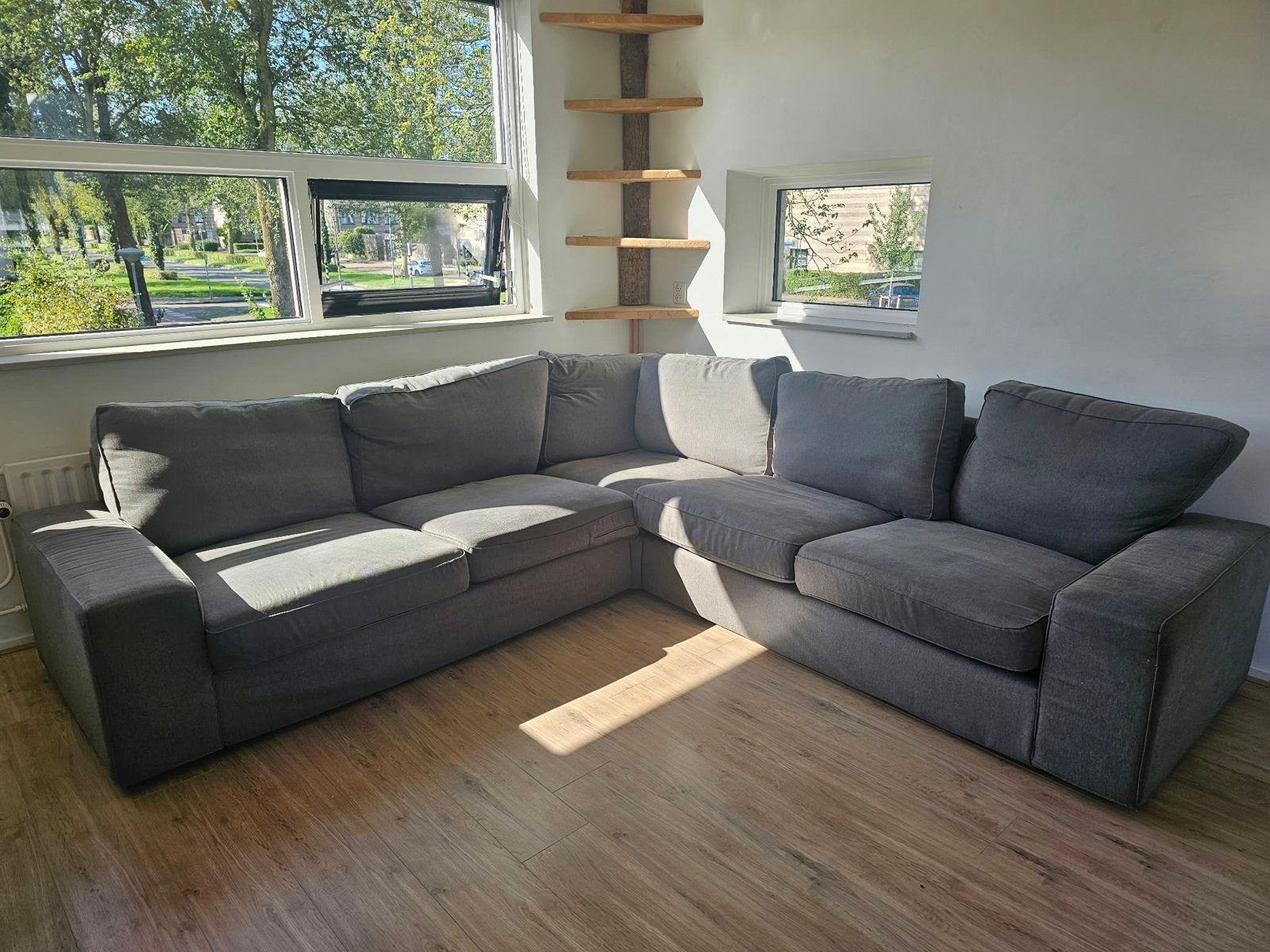 Mooie nette grijze hoekbank - moet snel weg!, Huis en Inrichting, Ophalen, 250 tot 300 cm, Gebruikt, 100 tot 125 cm