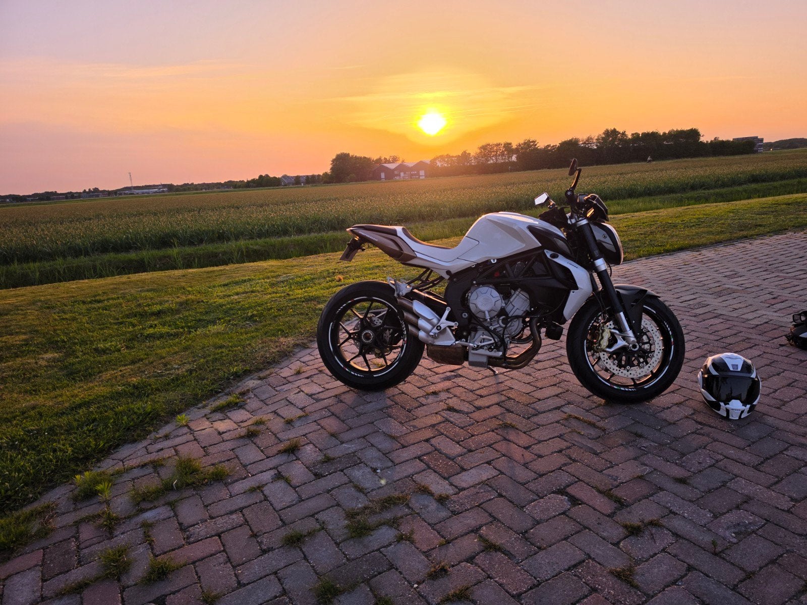 MV Agusta Brutale 675 2012 | Slechts 16.718 km, 675 cc, Traction Control, 3 cilinders, Particulier