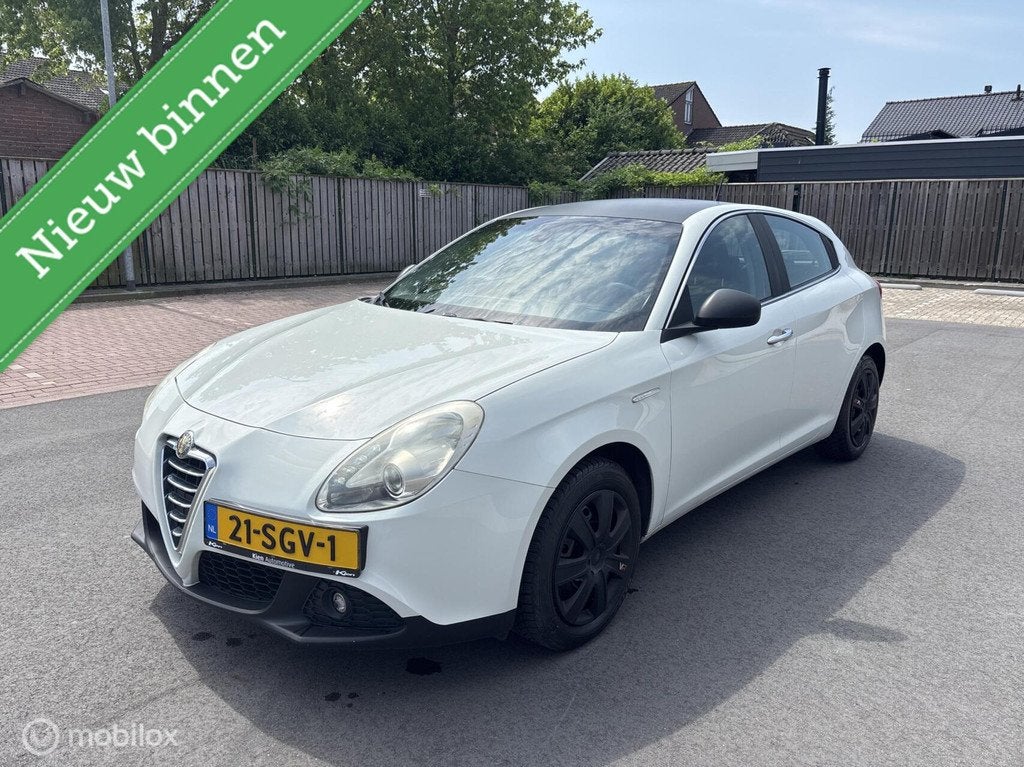 Alfa Romeo Giulietta 1.6 JTDm Distinctive 2011, Voorwielaandrijving, Euro 5, Gebruikt, 4 cilinders