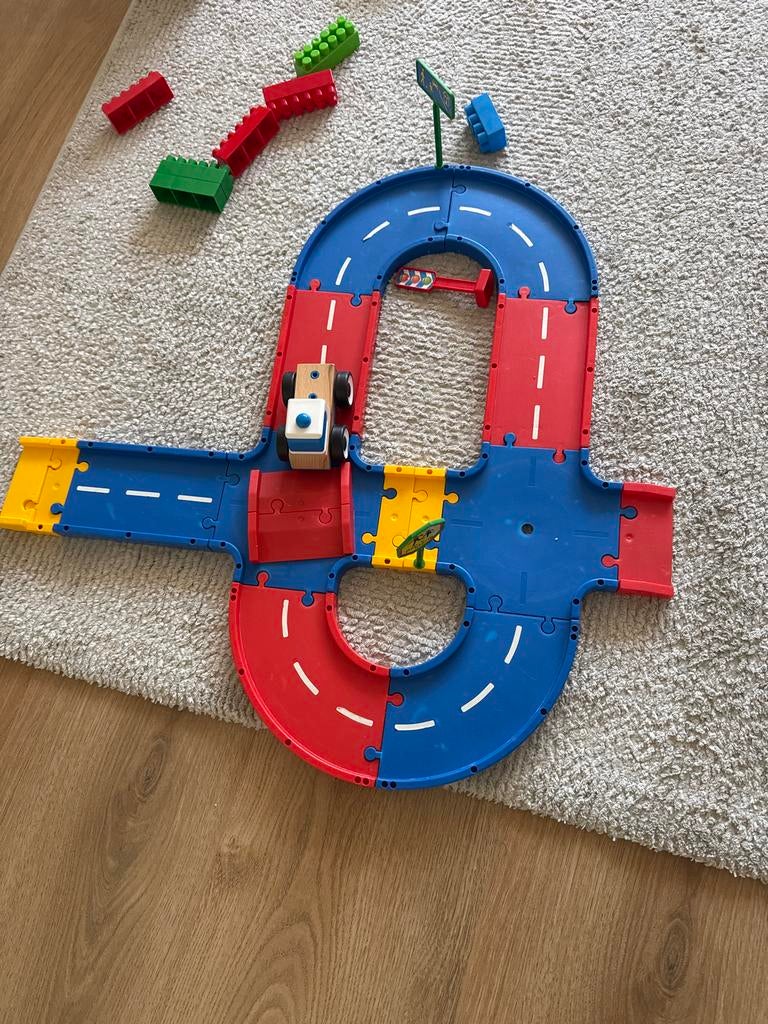 Grote set bouwblokken en wegdelen met auto, Ophalen of Verzenden, Gebruikt, Overige merken