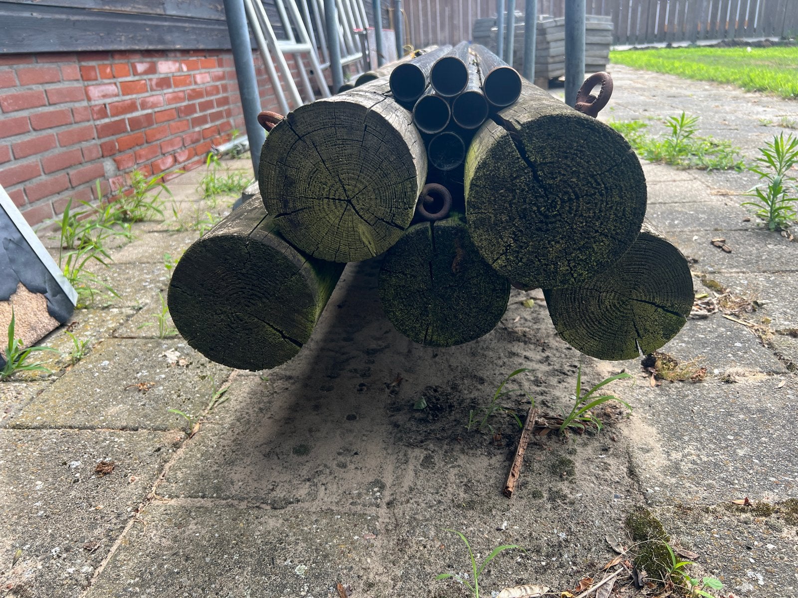 Houten palen 6 meter lang, Doe-het-zelf en Verbouw, Hout en Planken, Gebruikt, Balk, Overige houtsoorten, Ophalen