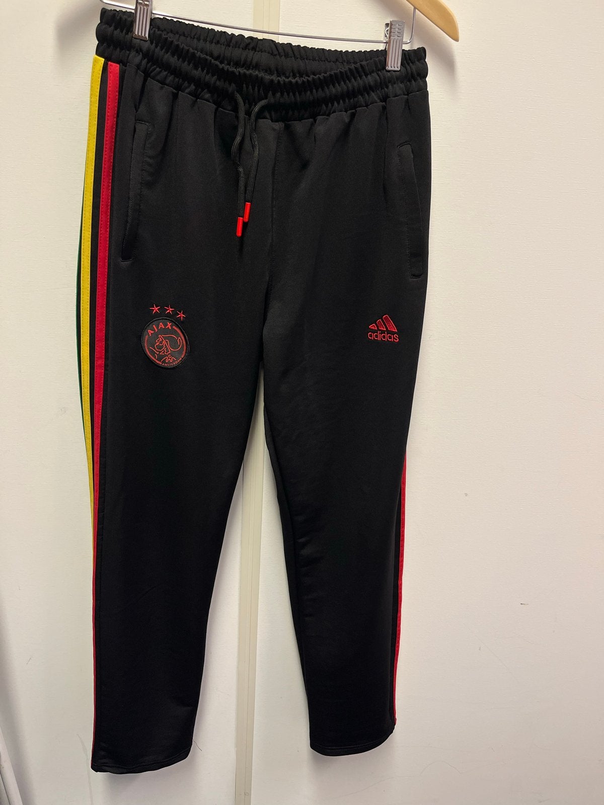 Adidas Ajax trainingsbroek - Zwart met rood/geel/groene stre, Ophalen of Verzenden, Zo goed als nieuw, Zwart