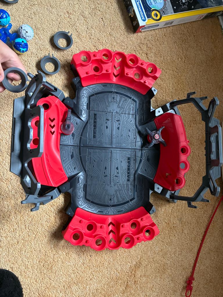 Bakugan Battle Arena met diverse Bakugan en accessoires, Ophalen of Verzenden, Gebruikt, Jongen of Meisje