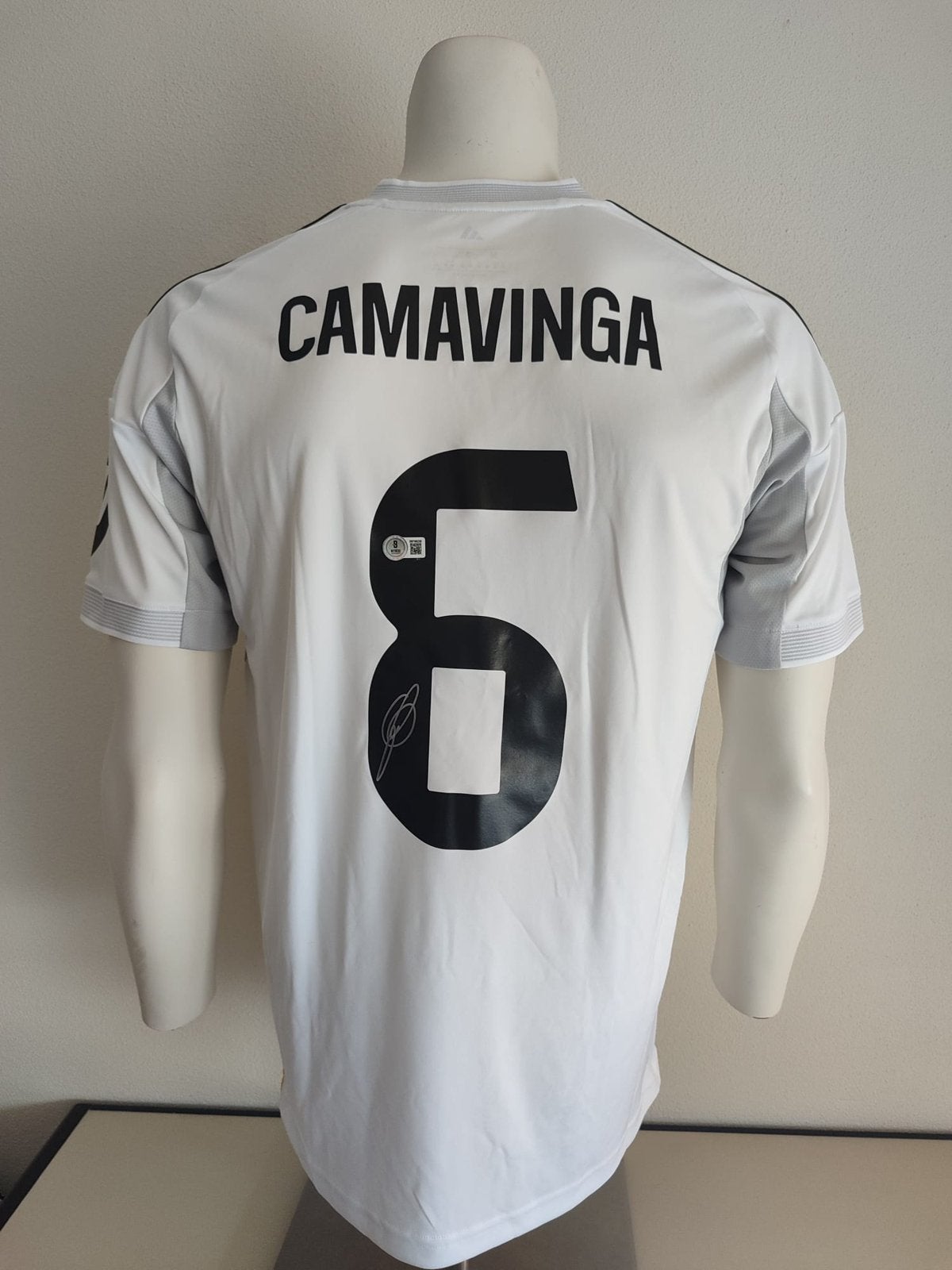 Real Madrid shirt gesigneerd door Camavinga met COA Beckett, Verzamelen, Sportartikelen en Voetbal, Ophalen of Verzenden, Nieuw